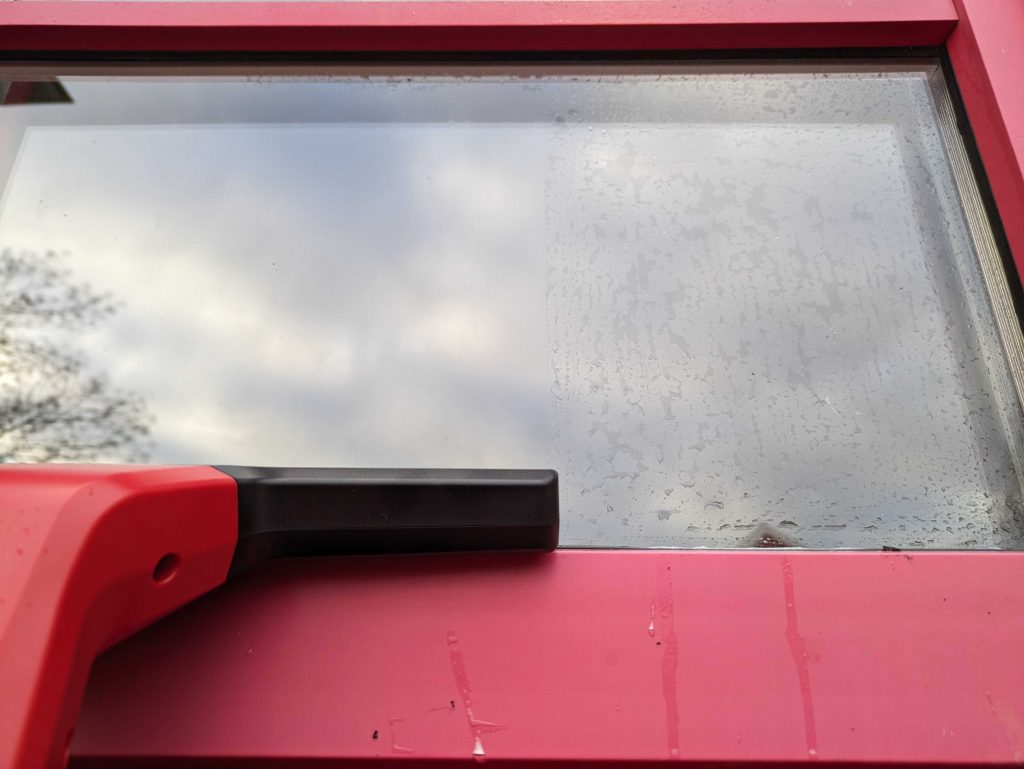 Einhell BRILLIANTO Fensterreiniger im Betrieb v2