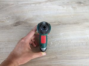 Frontale Ansicht des Bosch IXO 7. Generation Akkuschraubers