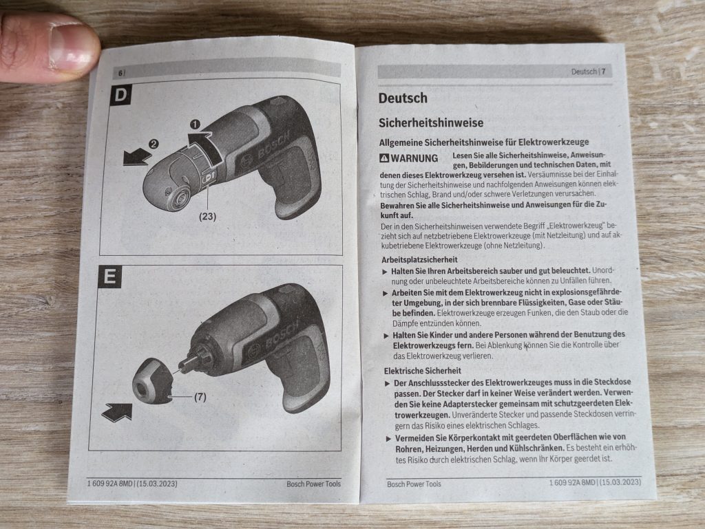 Geöffnete Anleitung des Bosch IXO 7. Generation Akkuschraubers