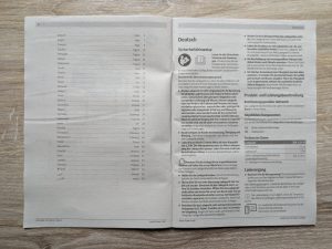 Geöffnete Anleitung des Ladegerätes des Bosch Professional GSR 12V-15 Akkuschraubers