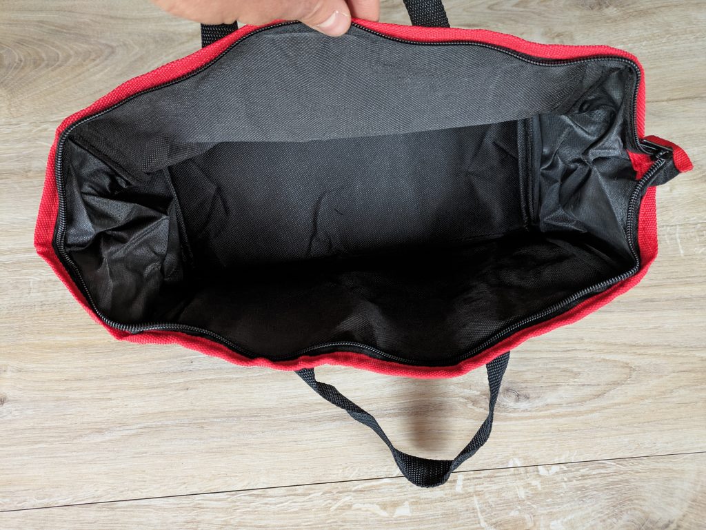 Geöffnete Transporttasche des HYCHIKA 12V Akkuschraubers von oben