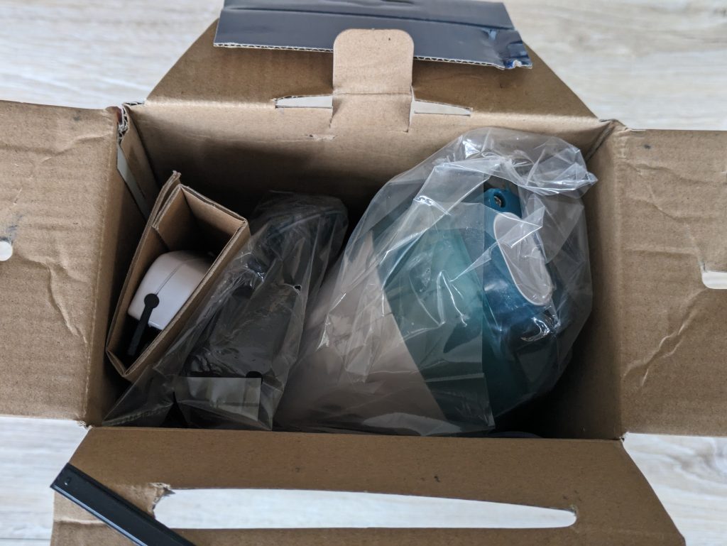 Geöffnete Verpackung des Leifheit Aquanta Click Fenstersaugers