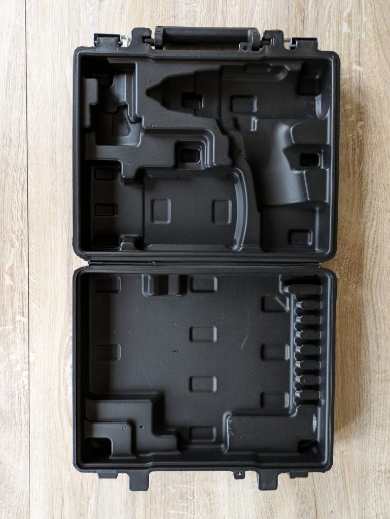 Geöffneter Koffer des TROTEC PSCS 11-12V Akkuschrauber ohne Inhalt