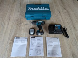 Gesamter Lieferumfang des Makita DF333DSAE Akkuschraubers