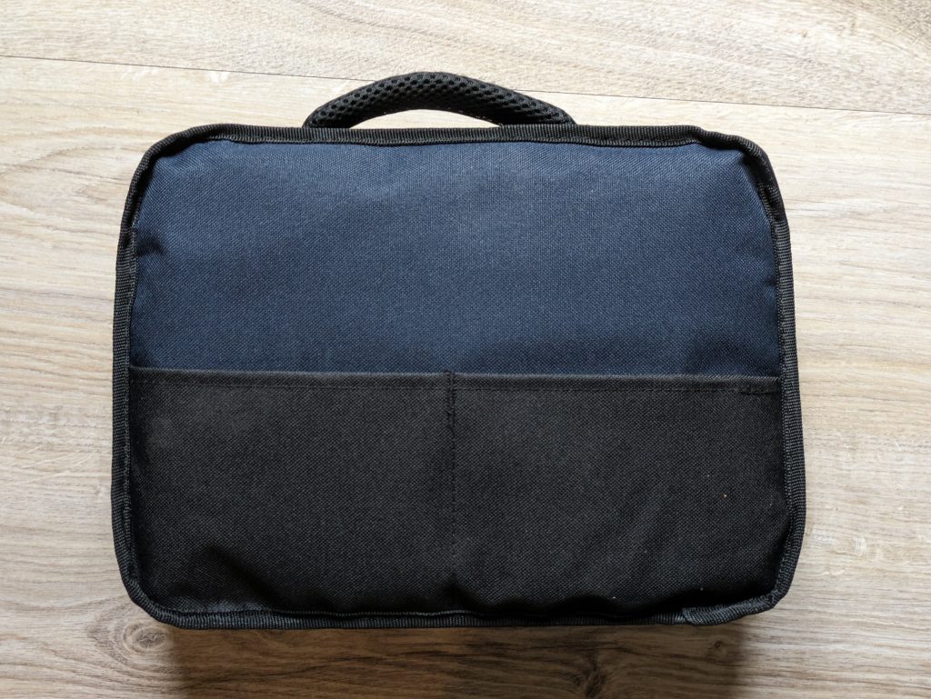 Geschlossene Tasche des Bosch Professional GSR 12V-15 Akkuschraubers von hinten
