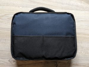 Geschlossene Tasche des Bosch Professional GSR 12V-15 Akkuschraubers von hinten