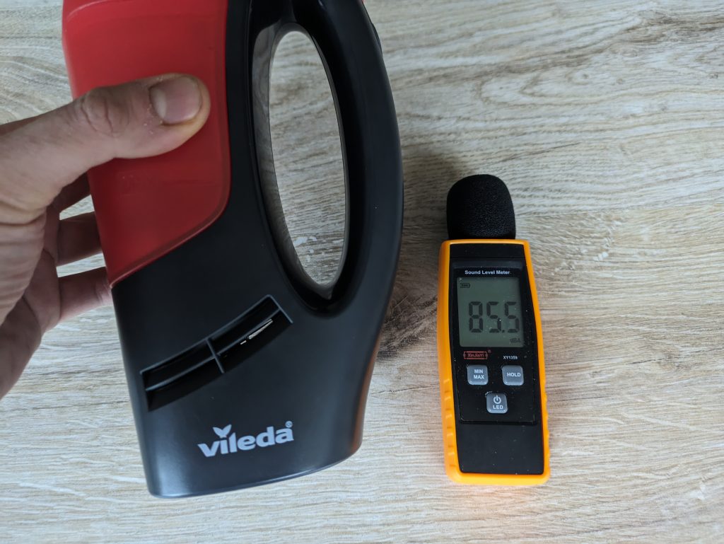 Getestete Lautstärke des Vileda Windomatic Power Fenstersaugers in der zweiten Stufe