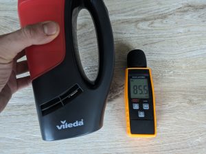 Getestete Lautstärke des Vileda Windomatic Power Fenstersaugers in der zweiten Stufe