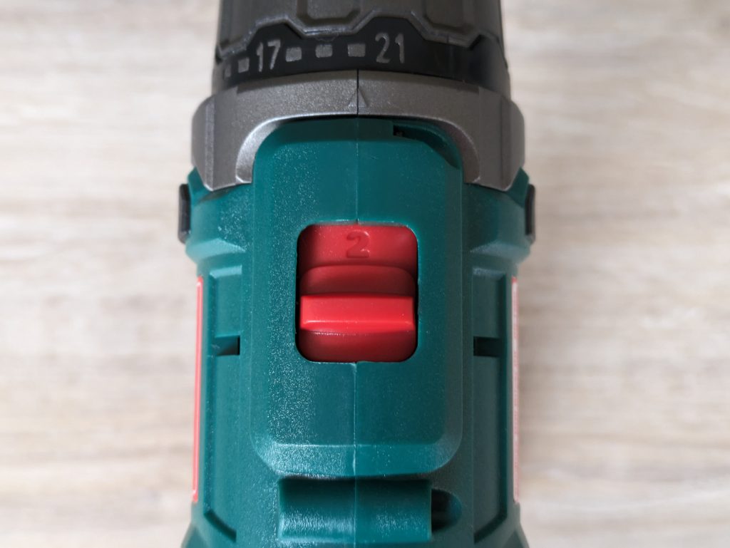 HYCHIKA 12V Akkuschraubers von oben in der Nahansicht