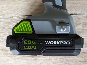 Halterung für den Gürtelclip des WORKPRO ‎W122039AU Akkuschraubers von links