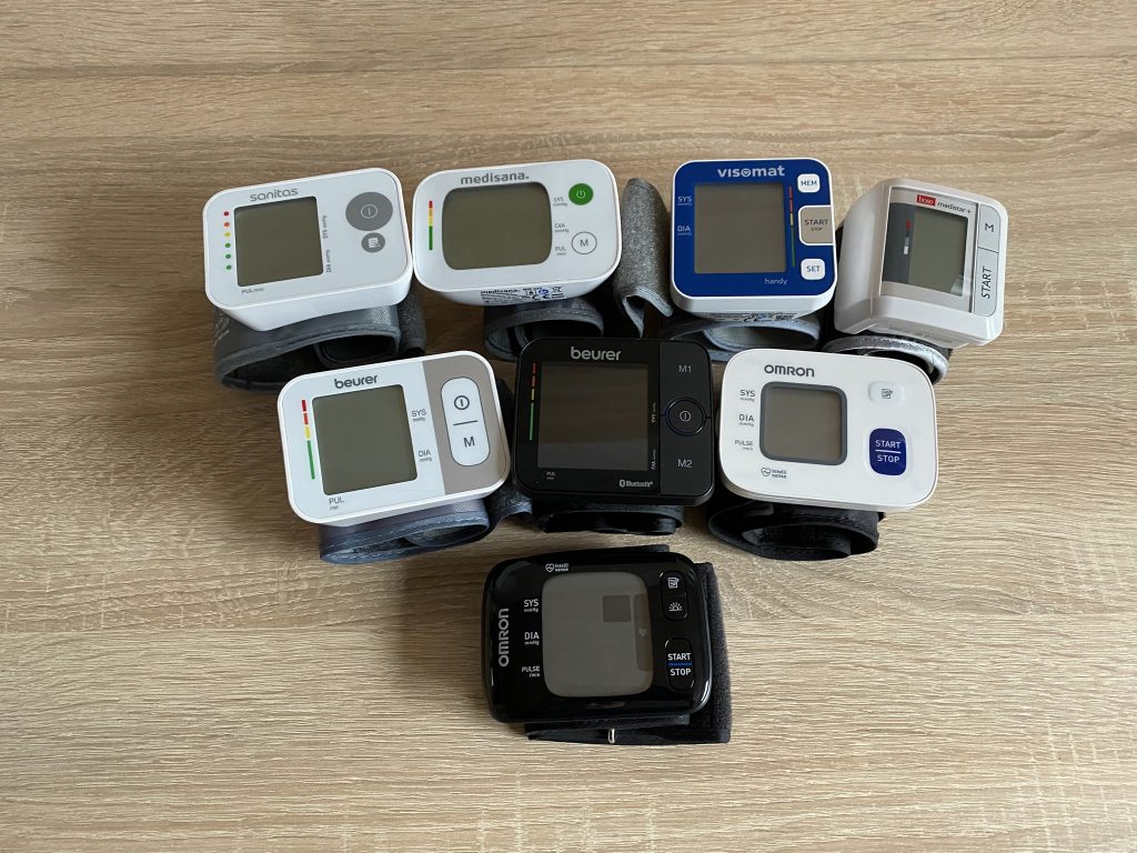 Handgelenk-Blutdruckmessgerät Gruppenbild Geräte