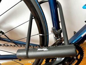 Masterlock Bügelschloss 8170EURDPRO angeschlossen