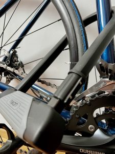 nean-Bügelschloss am Fahrrad angeschlossen