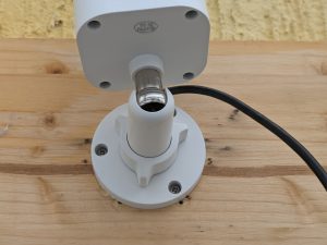 Kamera des RLK8-800B4 Reolink Überwachungskamera-Sets montiert in der Nahansicht