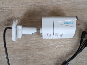 Kamera des RLK8-800B4 Reolink Überwachungskamera-Sets von links