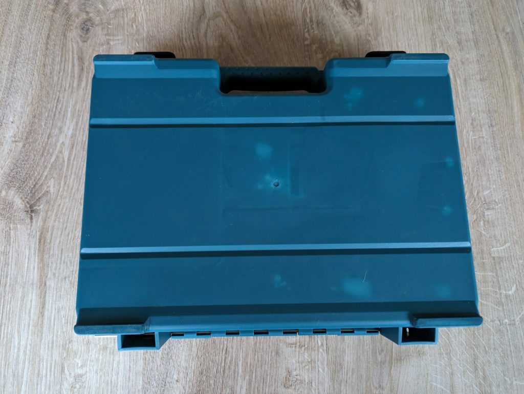 Koffer des Makita DF333DSAE Akkuschraubers von hinten ohne Hülle