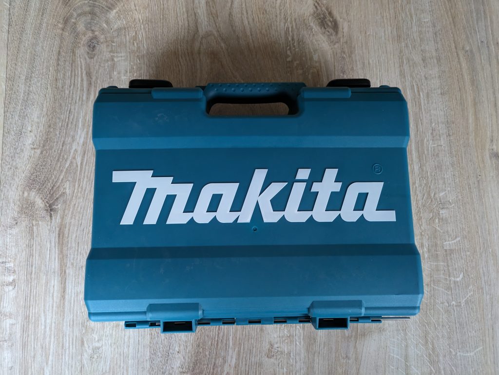 Koffer des Makita DF333DSAE Akkuschraubers von vorne ohne Hülle