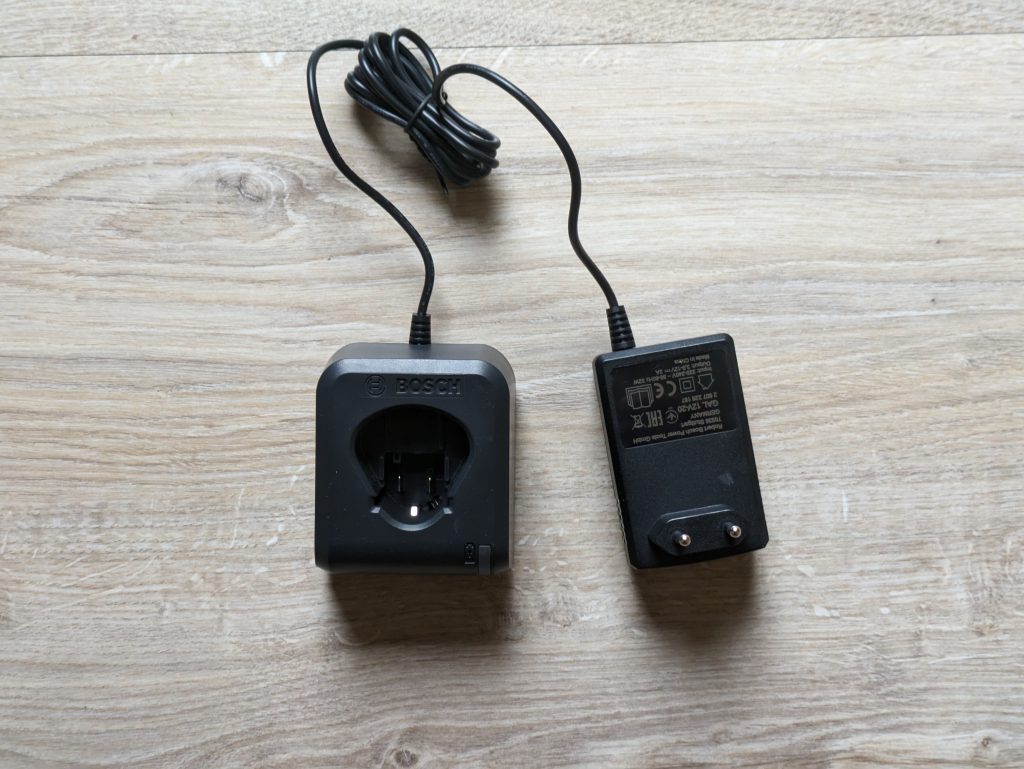 Ladegerät des Bosch Professional GSR 12V-15 Akkuschraubers