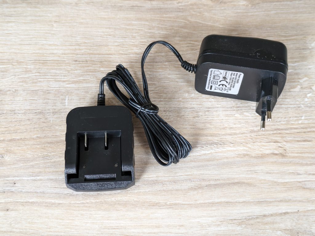 Ladegerät des HYCHIKA 12V Akkuschraubers