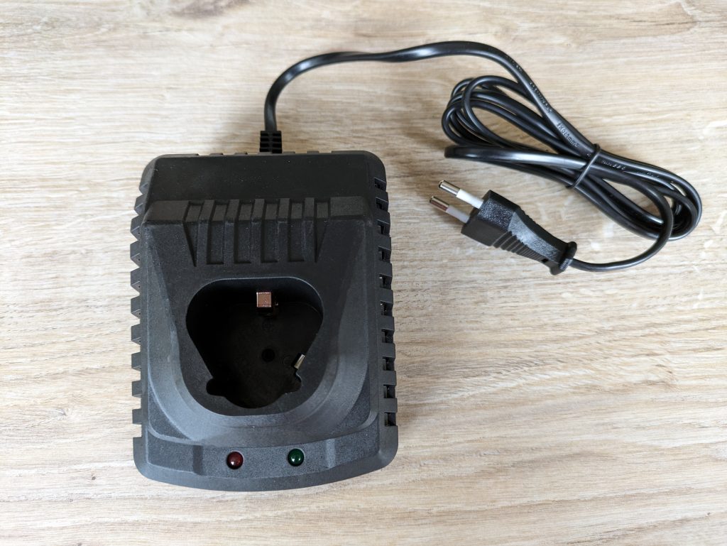 Ladegerät des TROTEC PSCS 11-12V Akkuschraubers