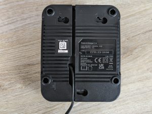 Ladestation des Einhell BRILLIANTO Fensterreinigers von hinten