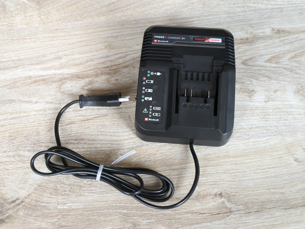 Ladestation des Einhell BRILLIANTO Fensterreinigers von vorne