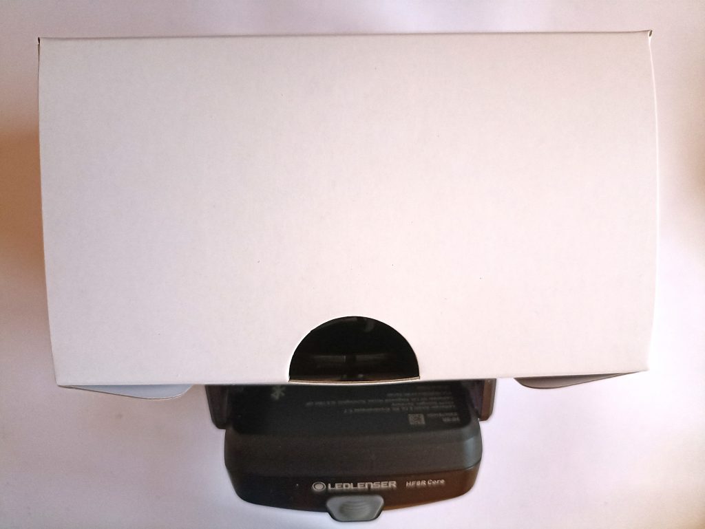 Ledlenser HF8R Core Stirnlampe, Lieferumfang mit Umverpackung