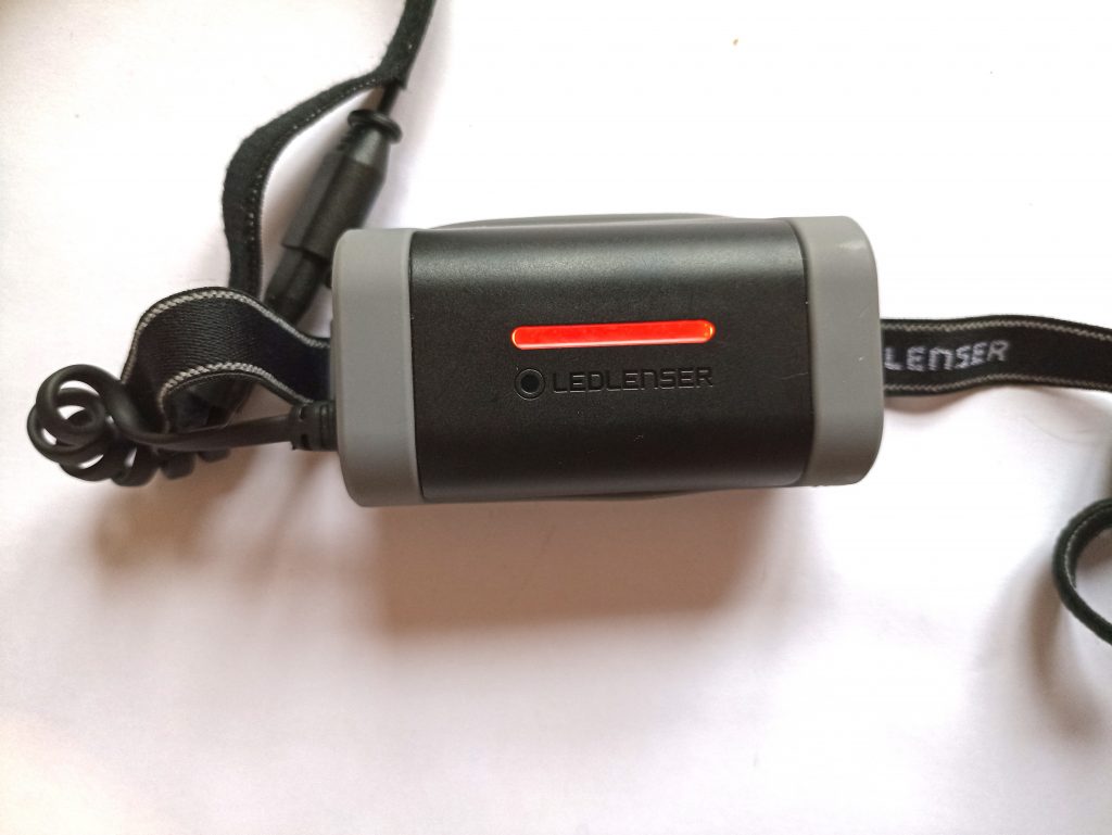 Ledlenser NEO9R Stirnlampe, Akku mit blinkendem Rücklicht
