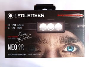 Ledlenser Neo9R Stirnlampe, Verpackung Vorderseite
