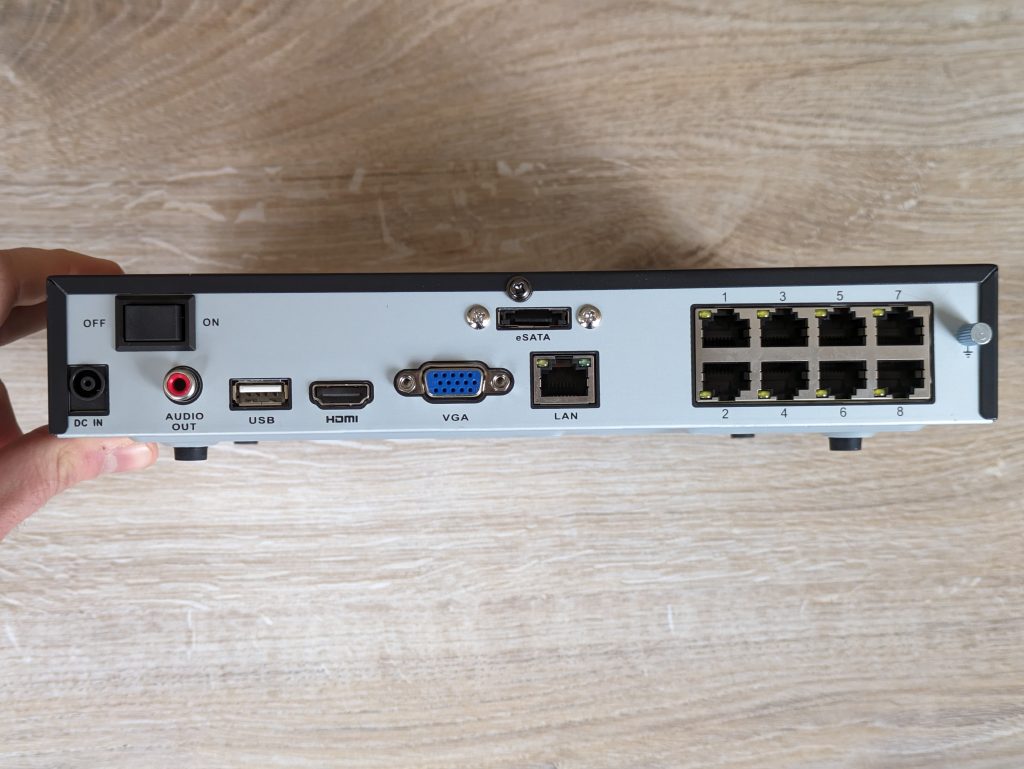 NVR des RLK8-800B4 Reolink Überwachungskamera-Sets von hinten