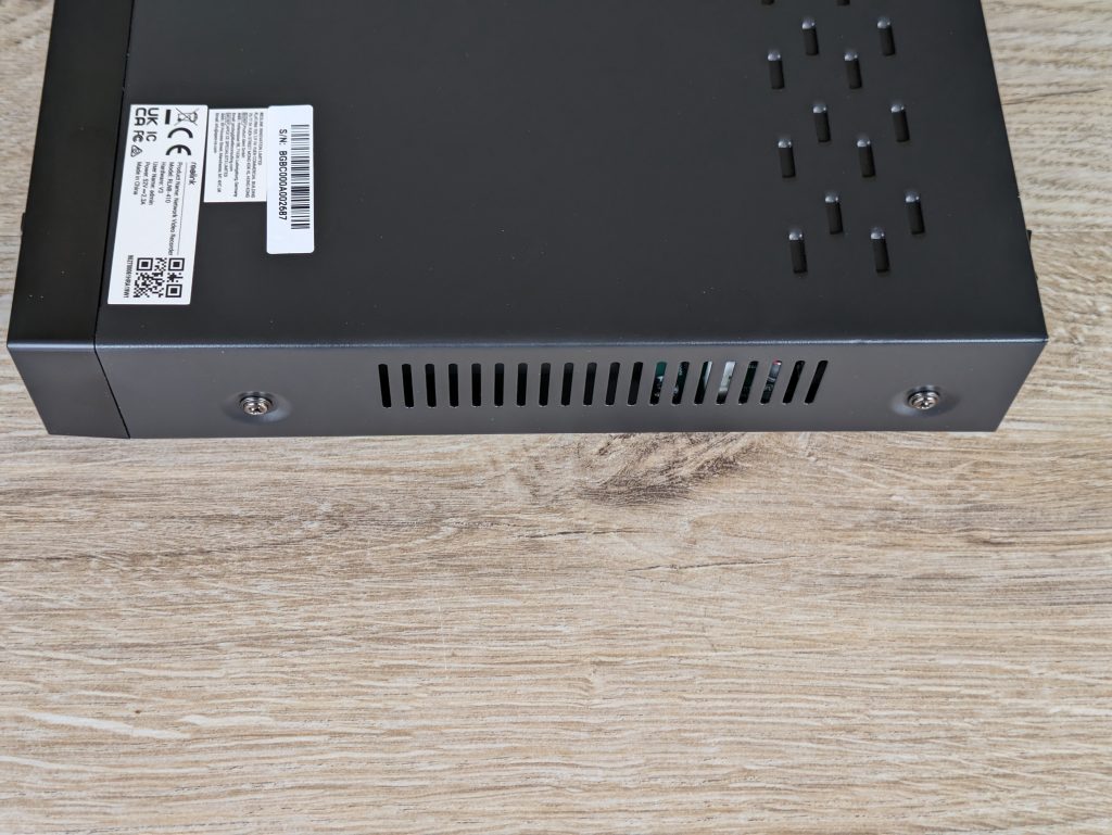 NVR des RLK8-800B4 Reolink Überwachungskamera-Sets von links
