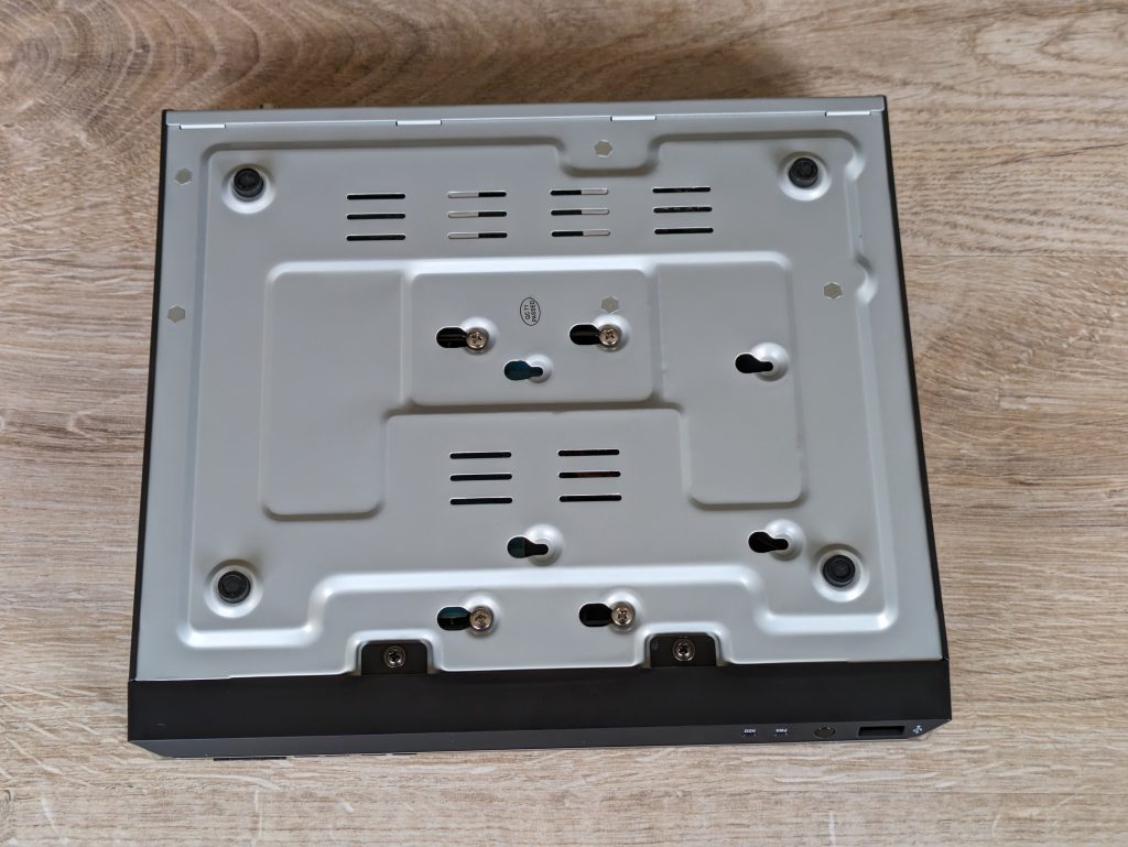 NVR des RLK8-800B4 Reolink Überwachungskamera-Sets von unten