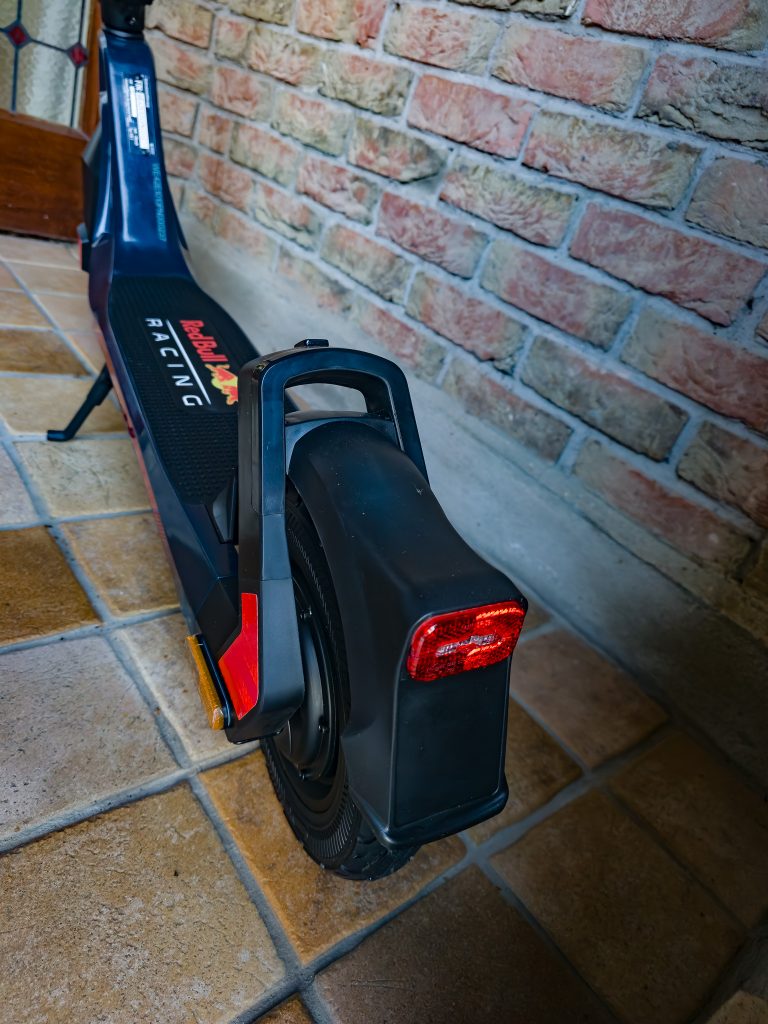 Red Bull Racing RS 1000 Elektro-Scooter Ansicht von hinten