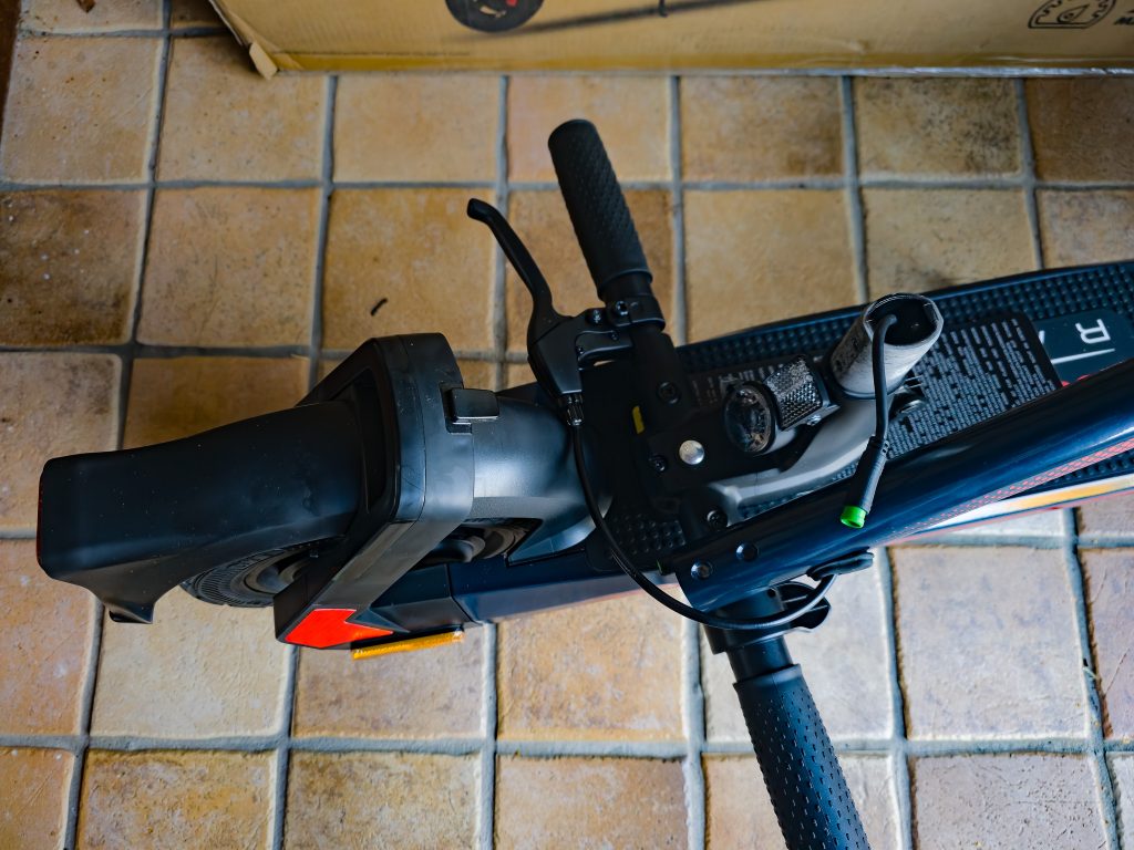 Red Bull Racing RS 1000 Elektro-Scooter Detailansicht Aufbau