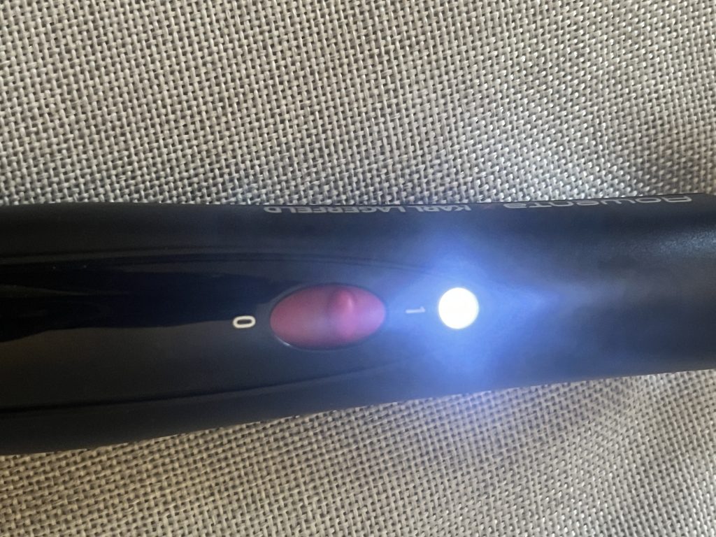 Rowenta Carl Lagerfeld Lockenstab LED-Leuchte bei Betrieb