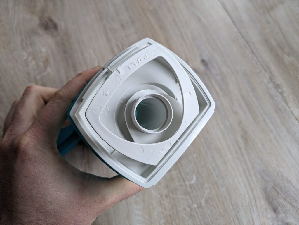 Schmutzwasserbehälter des Leifheit Dry & Clean Fenstersaugers von unten