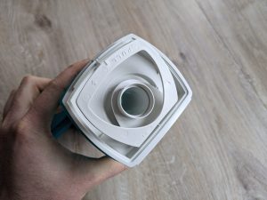 Schmutzwasserbehälter des Leifheit Dry & Clean Fenstersaugers von unten