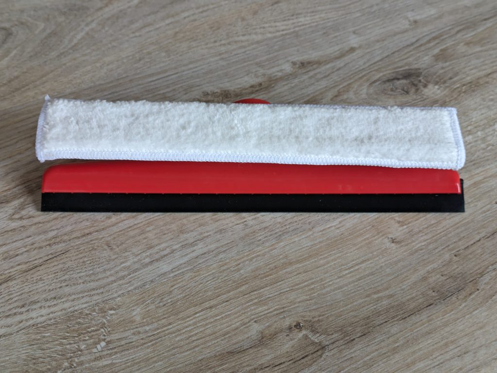 Sondersaugdüse des STARK WC 280 Home+ Fenstersaugers von oben mit Mikrofaserbezug