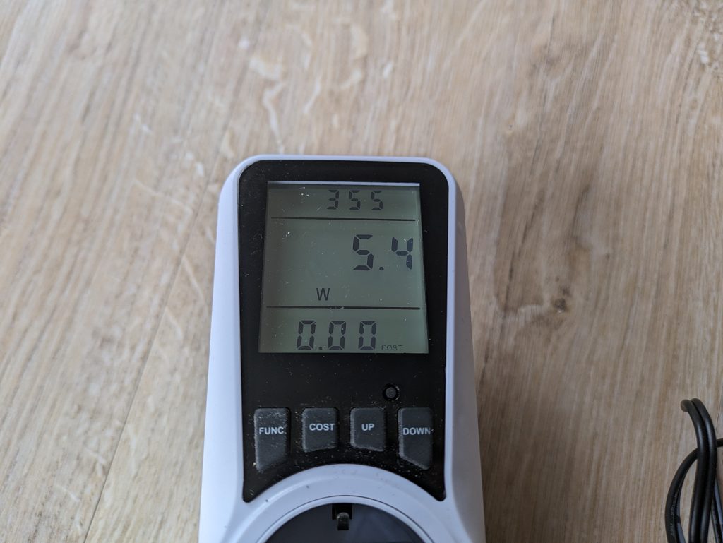 Stromverbrauch des Leifheit Aquanta Click Fenstersaugers beim Laden