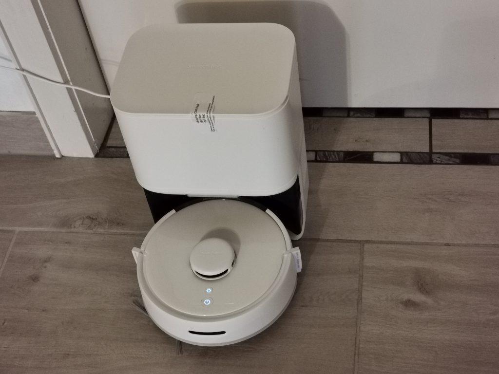 SwitchBot Minisaugroboter K10+ Roboter und Absaugstation