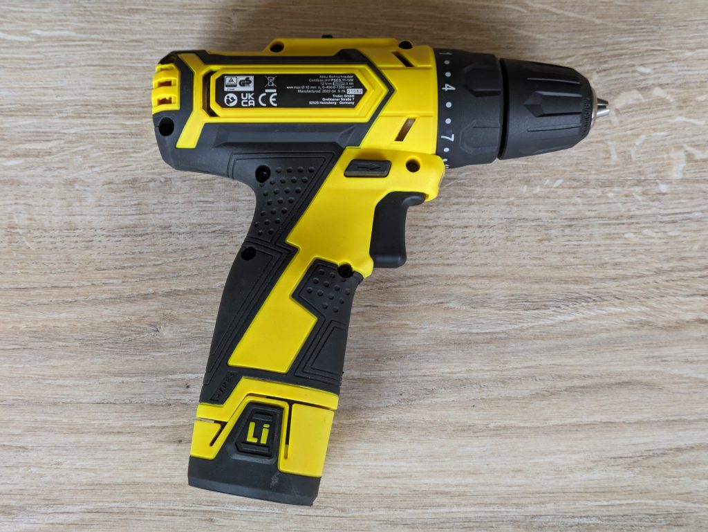TROTEC PSCS 11-12V Akkuschrauber von vorne, nach rechts ausgerichtet