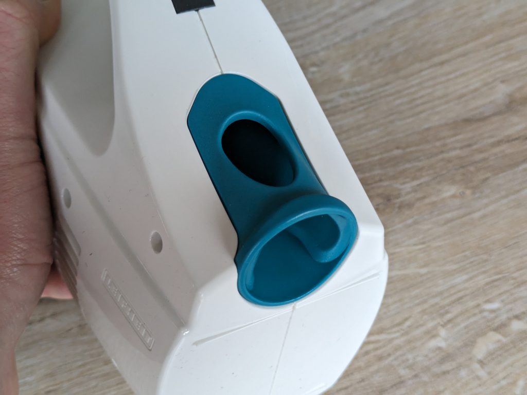 Teleskopanschluss des Leifheit Dry & Clean Fenstersaugers von oben