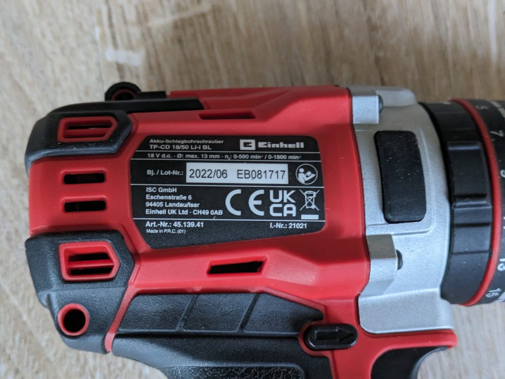 Typschild des Einhell TP-CD 1850 Li-i BL Akkuschraubers in der Nahansicht