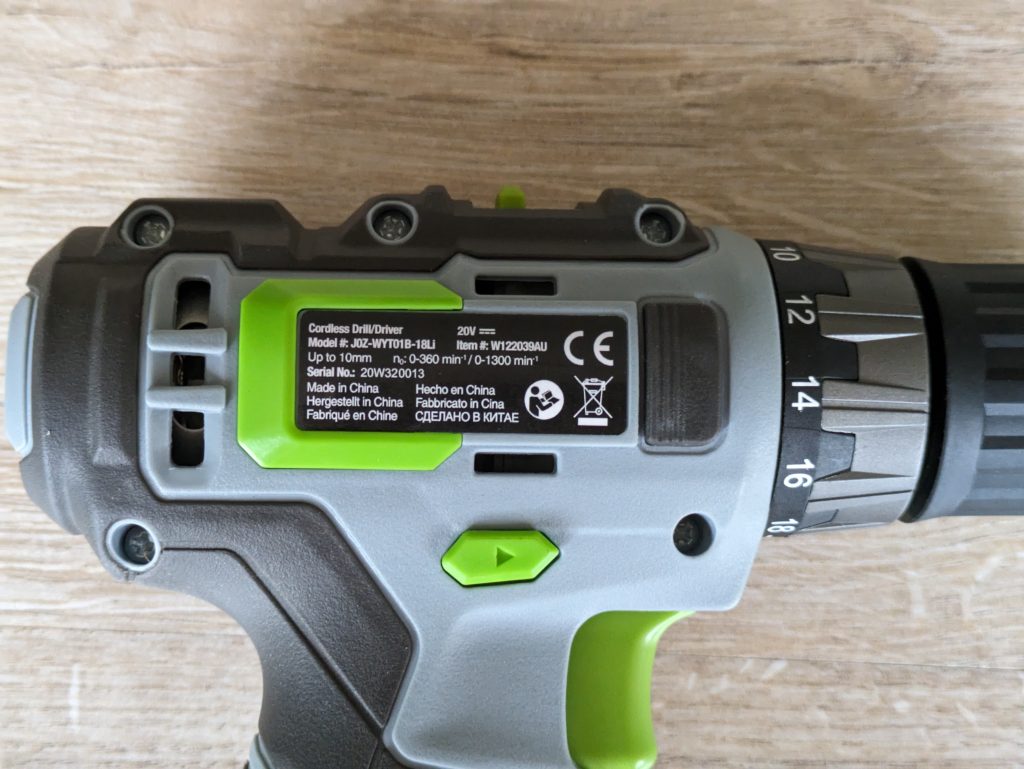 Typschild des WORKPRO ‎W122039AU Akkuschraubers