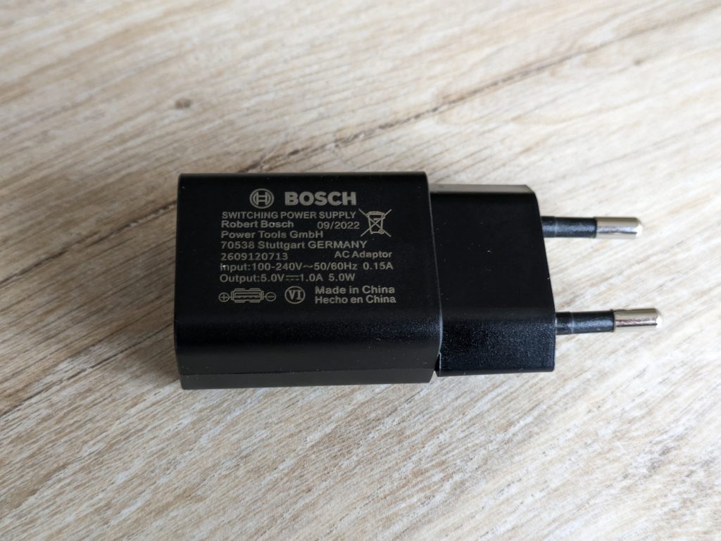 USB-Adapter des Bosch Home and Garden GlassVAC Fenstersaugers