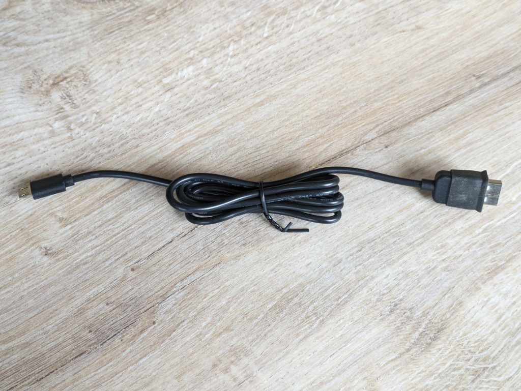 USB-Kabel des Bosch Home and Garden GlassVAC Fenstersaugers
