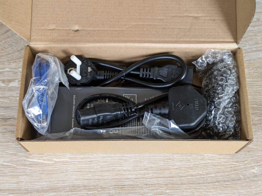 Verpackung der Kabel des NVRs des RLK8-800B4 Reolink Überwachungskamera-Sets