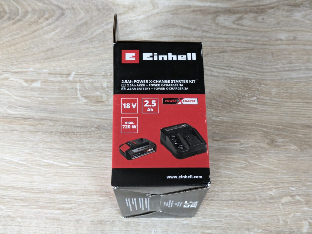 Verpackung des Akkus und der Ladestation des Einhell BRILLIANTO Fensterreinigers von links