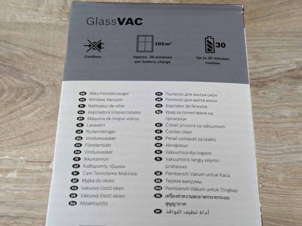 Verpackung des Bosch Home and Garden GlassVAC Fenstersaugers von hinten in der Nahansicht
