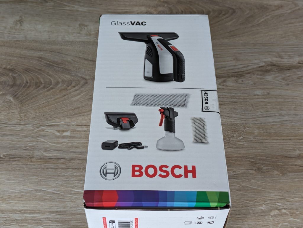 Verpackung des Bosch Home and Garden GlassVAC Fenstersaugers von links